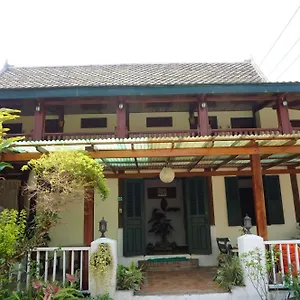 https://ouis-guesthouse.hotelsluangprabang.com